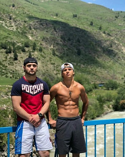 Мастера перчатки пашут на высокогорье