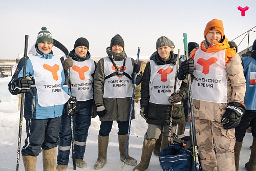 «Тюменское время» играет в хоккей с командой СССР