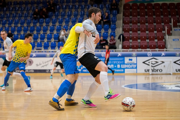 Неожиданным лидером стал «Боец»