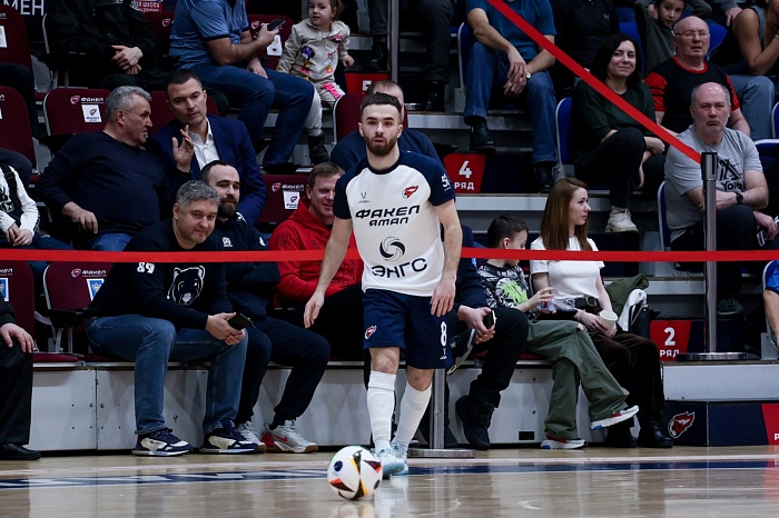 Тюменские дублёры проиграли, но остались на первом месте