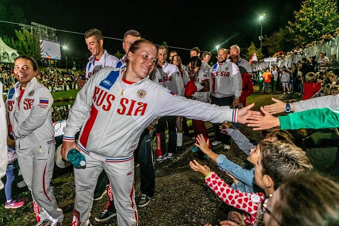 Рядом с лесом Робин Гуда показали слаломный класс