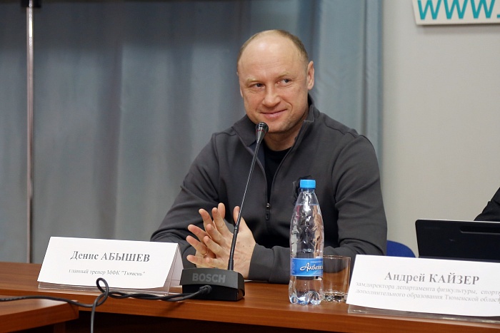 Главный тренер мини-футбольного клуба «Тюмень» Денис Абышев: «Я не бросаю играть, ведь нужно держать себя в форме, а любимый спорт придаёт сил»