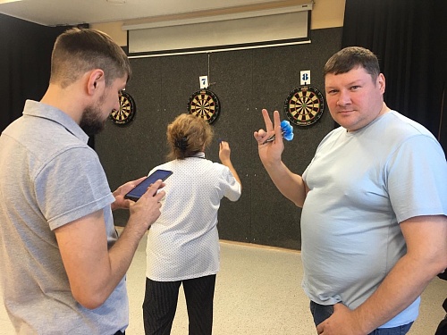 Константин Климов с победы начал городскую серию дартса