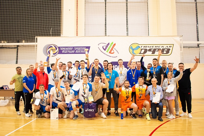 Матч за бронзу в чемпионате Тюмени по волейболу получился огненным!