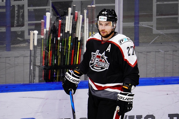 Нападающий тюменского хоккейного клуба «Рубин» Денис Давыдов: «После поражений по шапке получили хорошо»