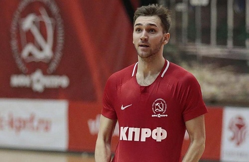 Коммунисты расстались с вратарем и форвардом