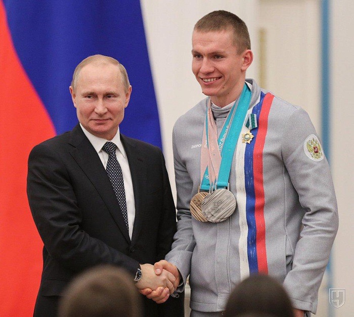 Путин вручил Большунову и Спицову ордена!