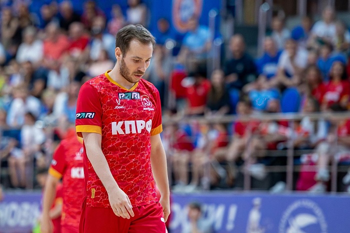 Игрок мини-футбольного клуба КПРФ Арсер Багиров: «Мы знаем, что будет делать «Тюмень», но всё равно пропускаем»