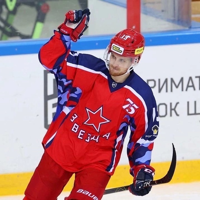 Тюменский хоккейный клуб «Рубин» подписал контракт с нападающим Никитой Попугаевым