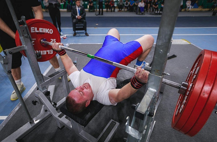 В Туле силачи собрали серебряную коллекцию