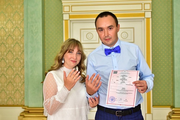 Арбитр нашёл невесту на футбольном поле