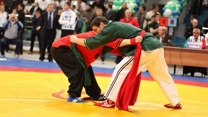 Героев России вспоминали борьбой на поясах