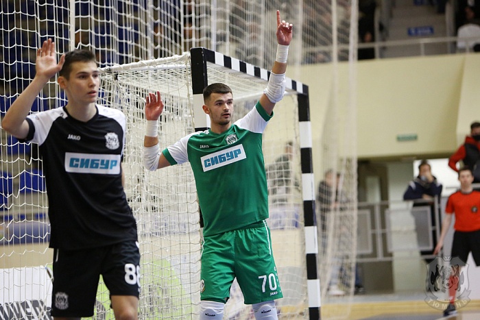 Кирилл Суханов: «До 12 лет был полевым игроком»