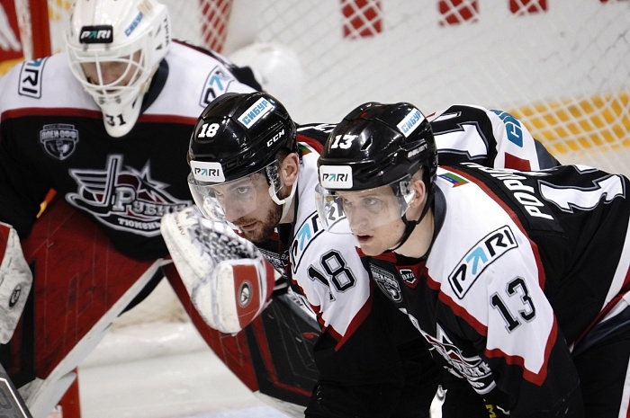 Нападающий хоккейного клуба «Рубин» Никита Попугаев: «Поддерживаем друг друга в любых ситуациях»