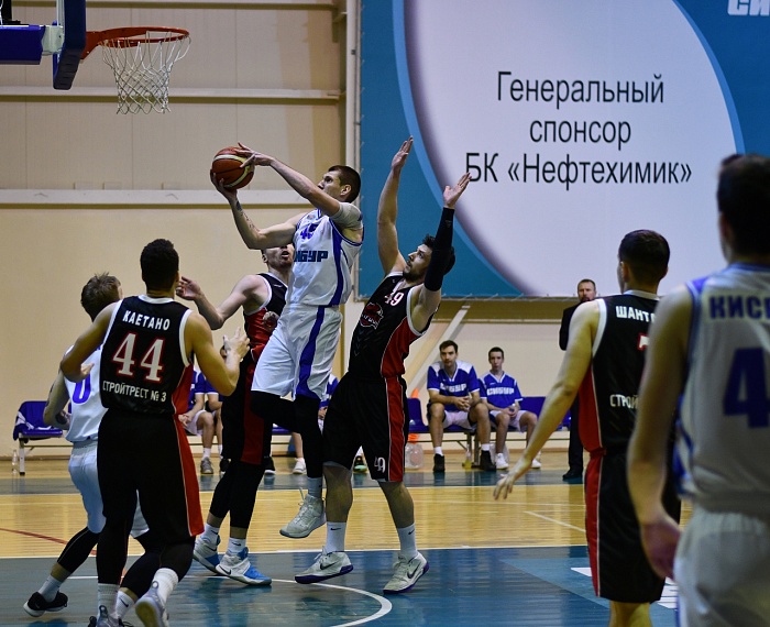 «Нефтехимик» вырвал победу на последних секундах