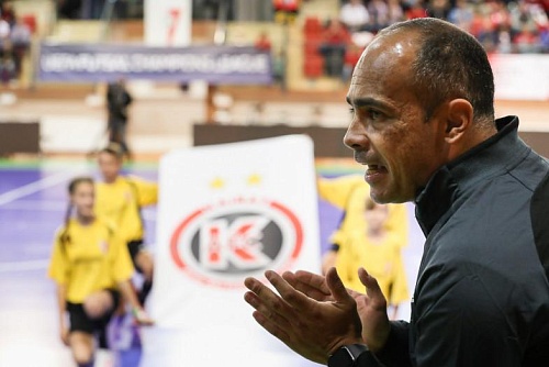 Бывший тренер сибиряков задержится в Казахстане