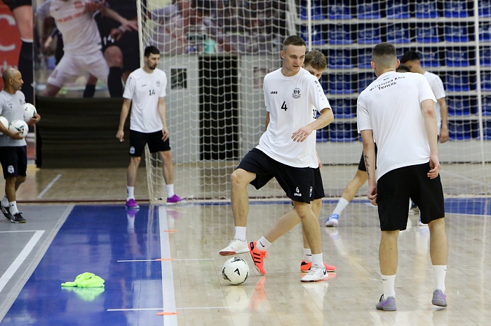 Главный тренер футзального клуба «Тюмень» Денис Абышев: «Я сразу сказал, что Макс Бажок в аренду никуда не поедет, мы его оставим у себя»