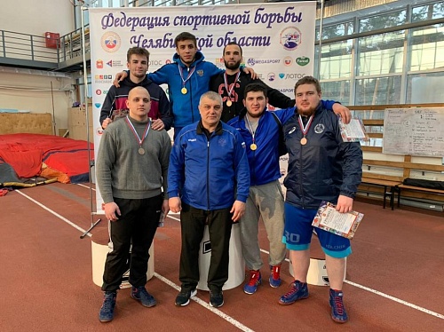 С ковров шагнули на пьедестал