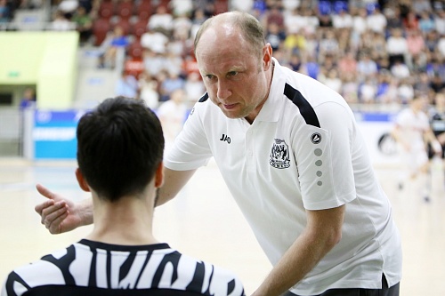 Главный тренер мини-футбольного клуба «Тюмень» Денис Абышев: «На улице неимоверная жара, и нужно было дать ребятам глоток свежего воздуха»