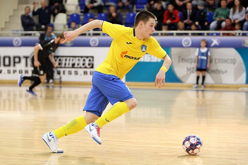 Сыктывкарцы создают проблемы чемпионам