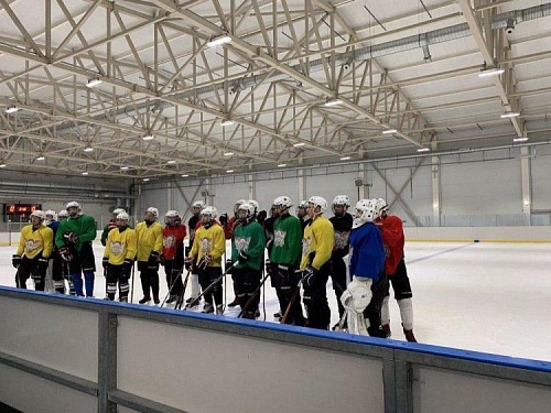 У тобольских хоккеистов появился еще один крытый корт