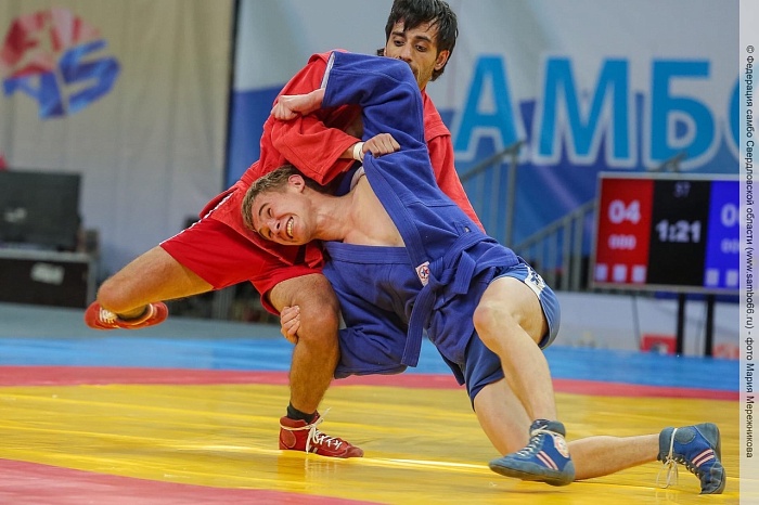 Самбисты вышли на ковер в честь Дня Победы