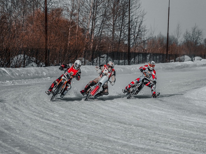 Чемпион Тюмени по мотогонкам на льду определился в перезаезде