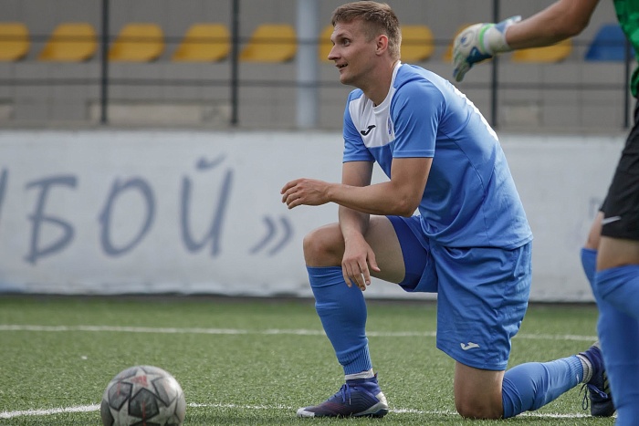 ФК «Тобол» из Тобольска пока уходит от погони в чемпионате области по футболу