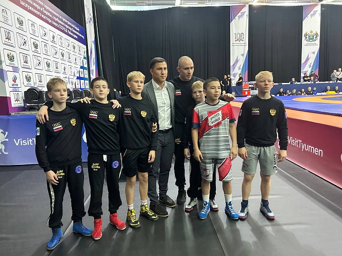 Первый день Всероссийских соревнований по греко-римской борьбе на призы Владимира Чебоксарова: когда листок и ручка важнее борцовок