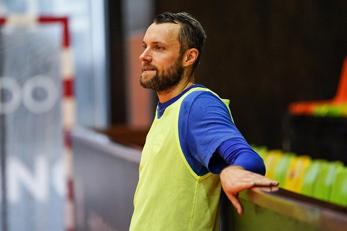 Игрок мини-футбольного клуба «Кристалл» Павел Соколов: «Хочется играть и побеждать, а пейзажами предновогоднего Санкт-Петербурга полюбуемся позже»