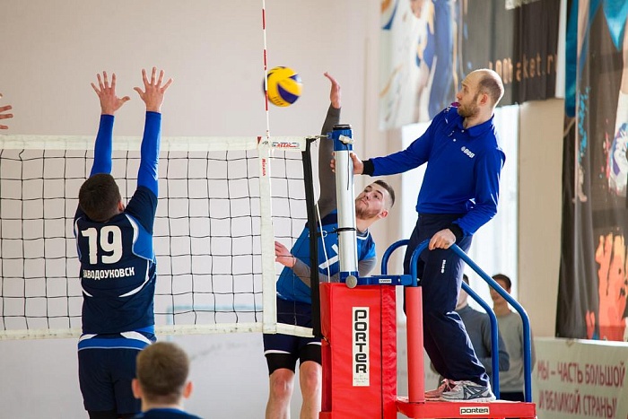 Три команды захватили лидерство