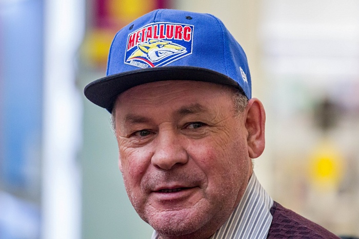 Болельщик магнитогорского хоккейного клуба «Металлург» Владимир Коуров: «Вблизи Кубок Гагарина прекрасен!»