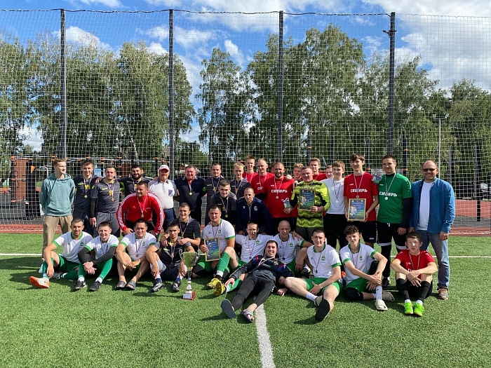 Сборная Ишимского района добыла футбольный трофей в Казанском