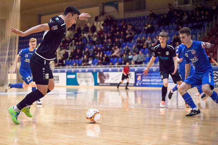 Азиз Муждаков отметился покером