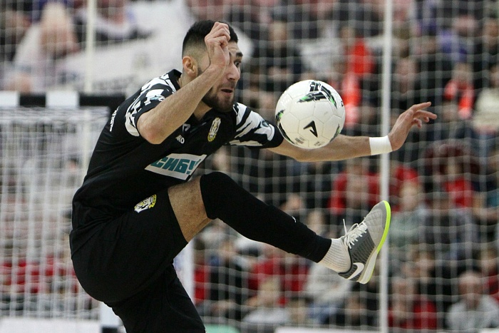 Нападающий мини-футбольного клуба «Тюмень» Камиль Герейханов: «Атмосфера в «Центральном» вообще шикарная, я как будто из Ирана и не уезжал»