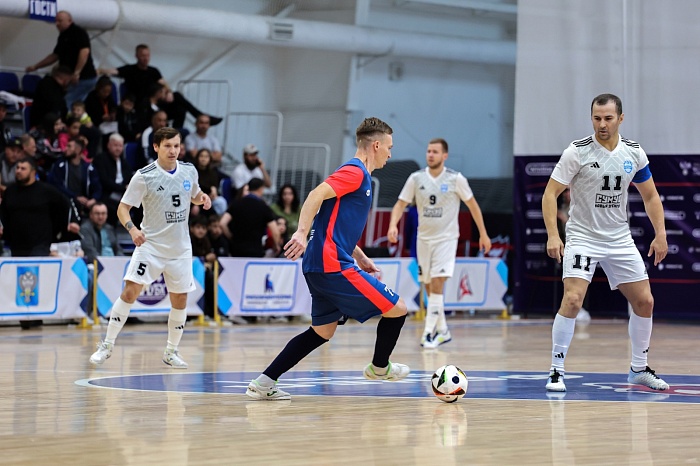 Команда Евгения Мишарина с победы начала финал в Кургане