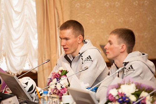 Большунов и Спицов тренируются в Крыму