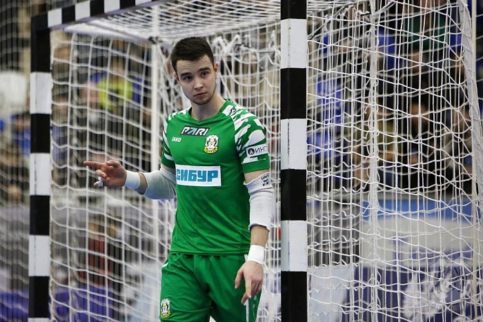 Голкипер футзального клуба «Тюмень» и сборной России Денис Субботин защитил диплом на «отлично»