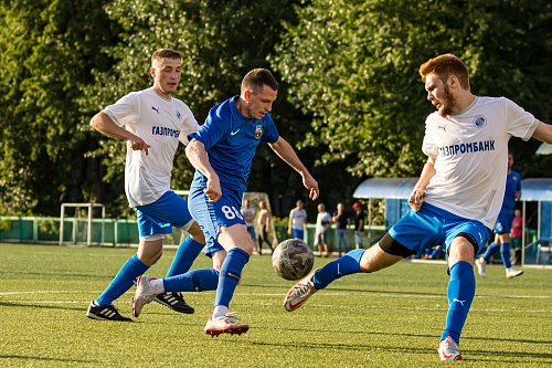 Банкиры обыграли соперников из «Сибинтела» и вышли на первое место