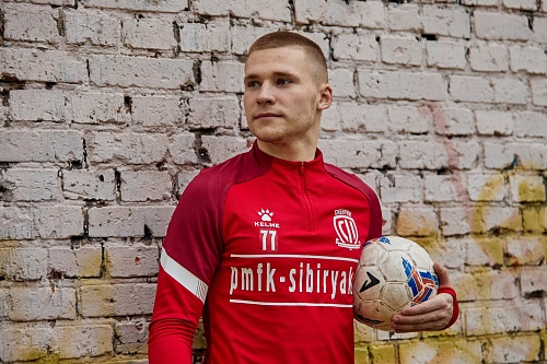 Форвард мини-футбольного клуба «Сибиряк» Данил Сивцов: «Жду, когда проснётся голевое чутьё, как у Кудзиева. Хочу тоже вколачивать по два-три мяча за игру»