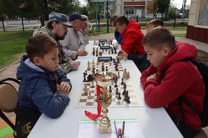 Сыграли в блиц в честь юбилея района