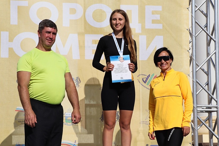 Бронзовый призёр «Кросса нации» в забеге на 4 километра Влада Немцова: «Спорт помогает справляться со стрессом, а ещё мне нравится коллекционировать медальки»