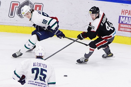 Тюменцы крупно уступили в дерби