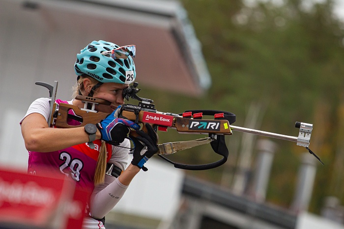 Участница летнего чемпионата России по биатлону Анна Грухвина: «После разговора с Ольгой Якимушкиной зарядилась позитивом и вышла на гонку в бодром настроении»