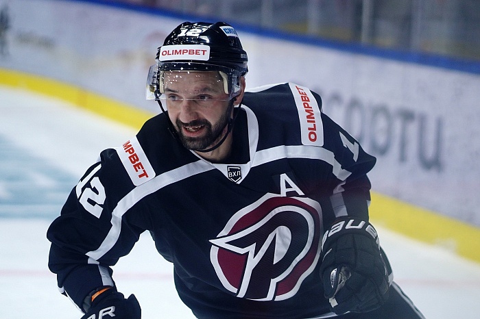 Защитник хоккейного клуба «Рубин» Дмитрий Лютов: «Мы как будто на последний момент всё откладываем»