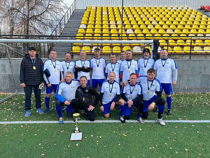 Известный футболист Эдуард Загуменный стал лучшим игроком турнира, посвящённого памяти легендарного геолога Фармана Салманова