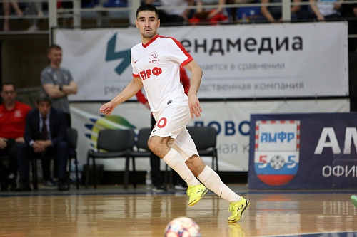 Коммунисты разгромили «Спартак»