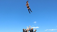 В 2014 году на озере Липовом летали девушки-черлидерши. Фото Антона САКЕРИНА