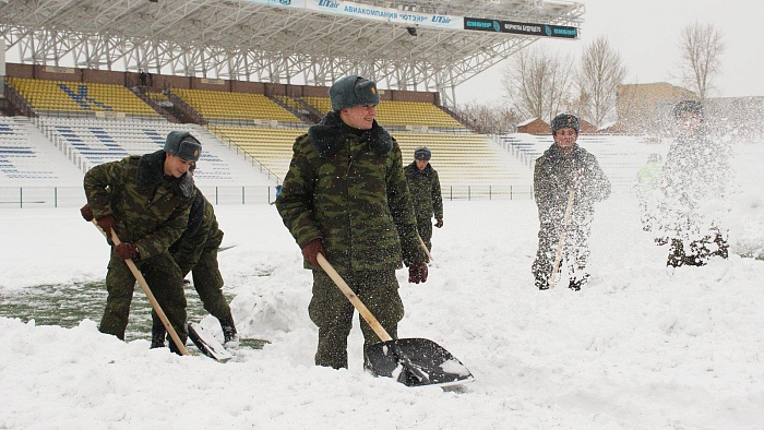 Но в ФНЛ у подопечных Константина Галкина всё началось отнюдь не безоблачно. 19 октября на Тюмень обрушился снегопад и матч против махачкалинского 