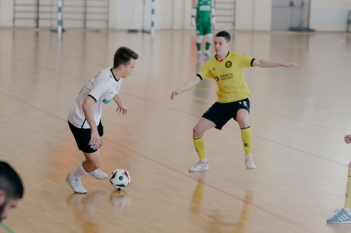 Чемпионат России. Высшая лига. Зона "Восток". "Металлург" - "Тюмень-дубль"